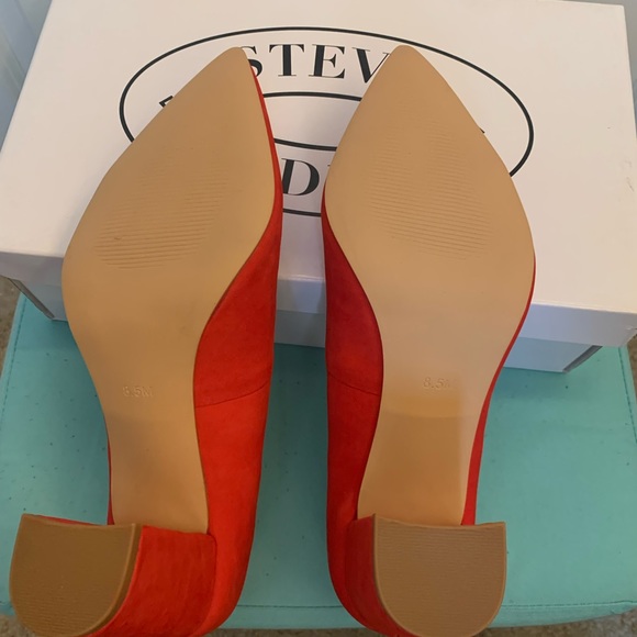 Steve Madden Ashlyn Red Suede Nubuck Heels - Picture 5 of 7